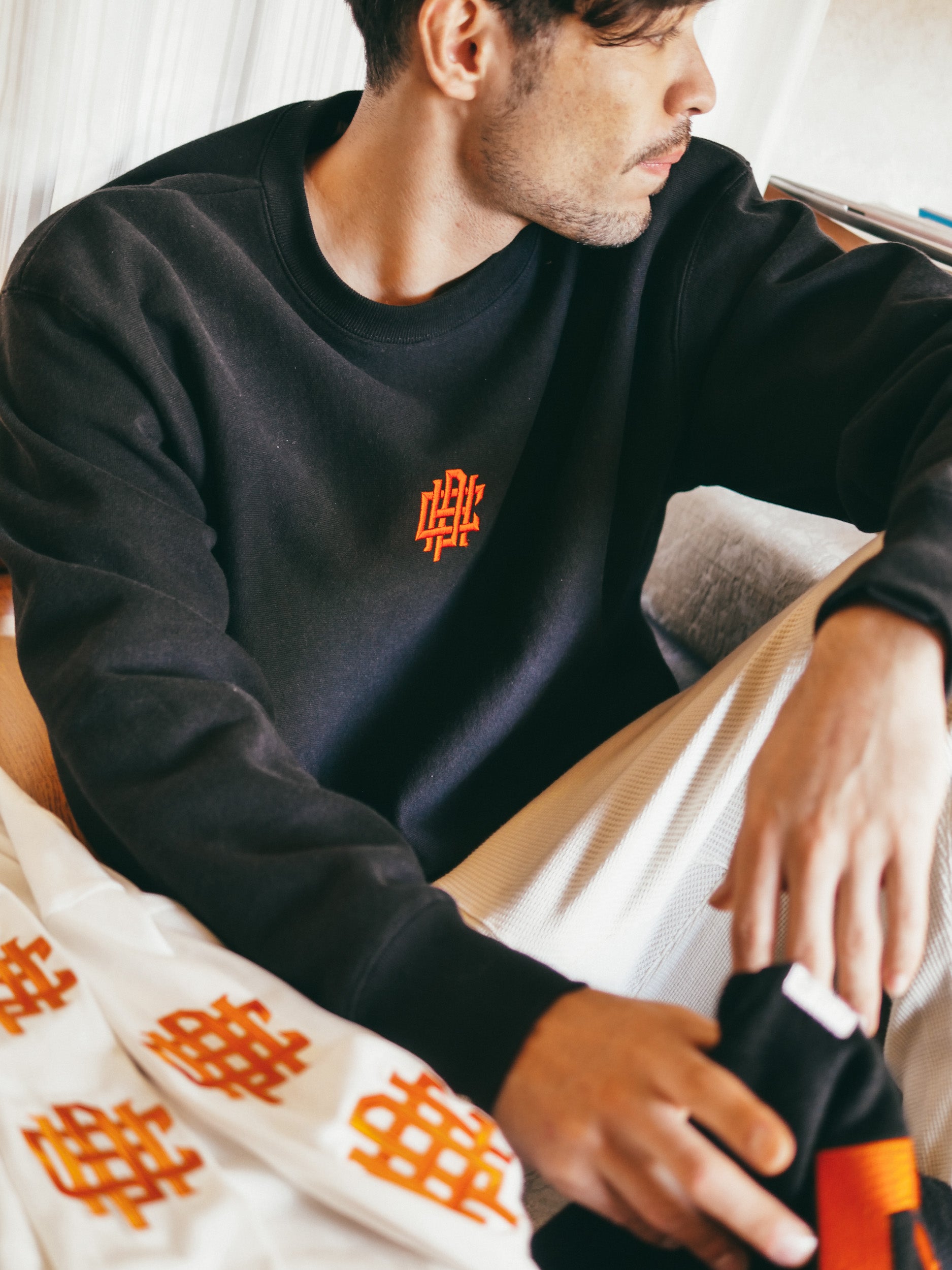 CHG22-SS-T03 #OVERLAP LOGO CREW SWEAT - BLACK - – Cph/Golf™︎